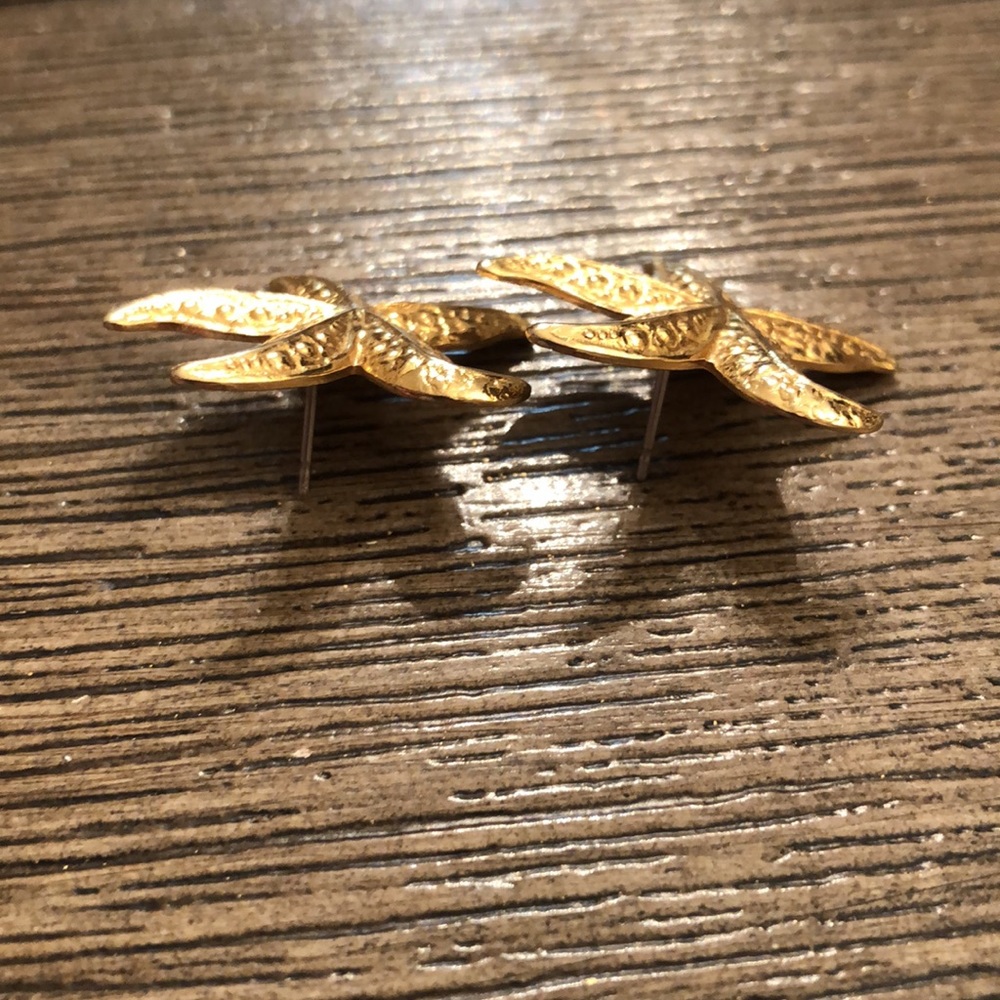 Avon 1987 Starfish Goldtone Metal Earrings - Picture 6 of 13